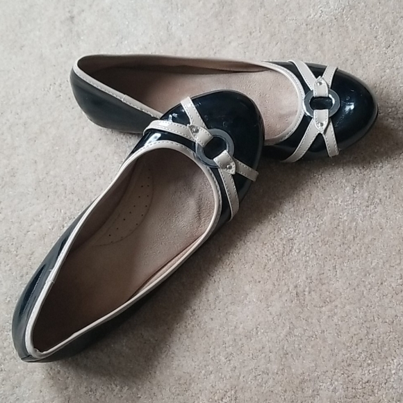 Shiny Leather Flats - Picture 4 of 4